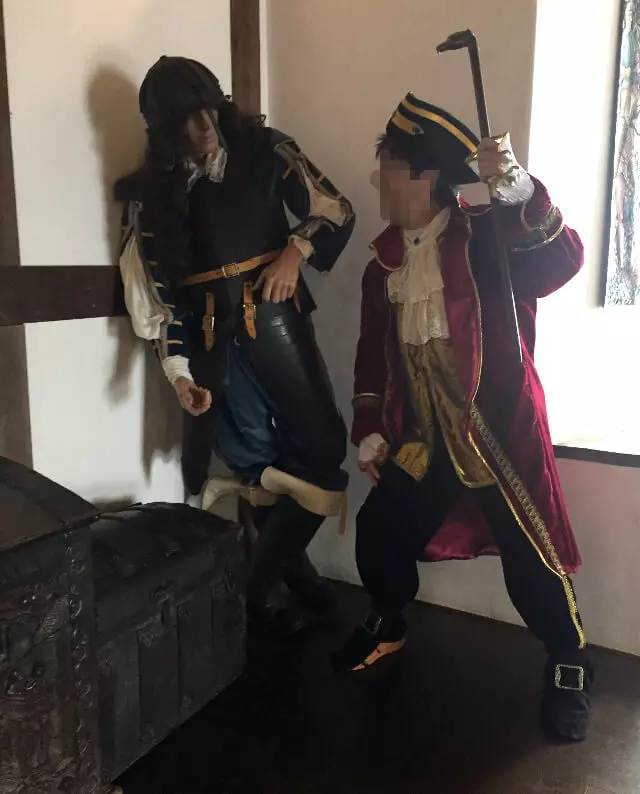 手下をしかりつける海賊のボス