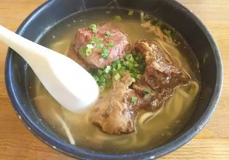 ばっしらいんの軟骨ソーキそば