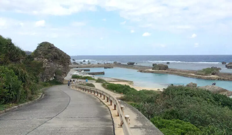 坂の上から見た保良漁港