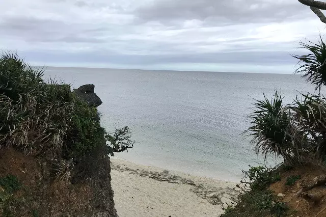 池間ロープの奥に広がる海