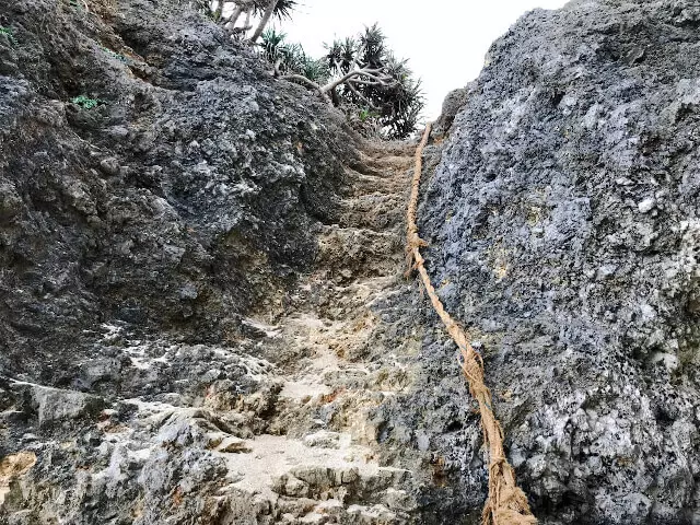 池間ロープを下から見たところ
