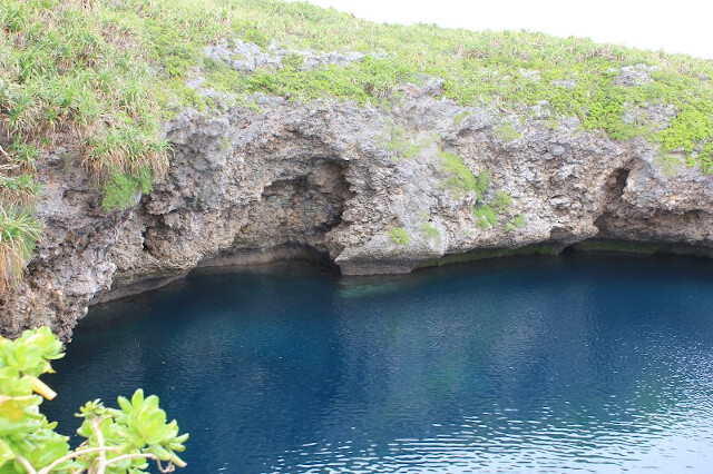 https://miyakojima-okinawa.com/images/miyakojima_tooriike8.jpg